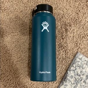 40oz Hydro Flask in color -jade